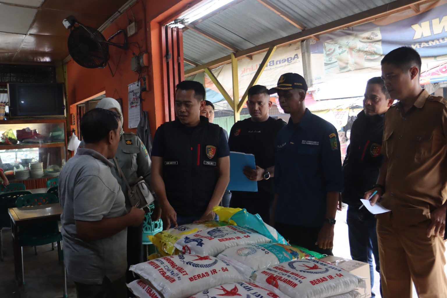 Polres Langkat dan Instansi Terkait Tinjau Harga Beras di Pasar Baru Stabat, Pastikan Sesuai HET