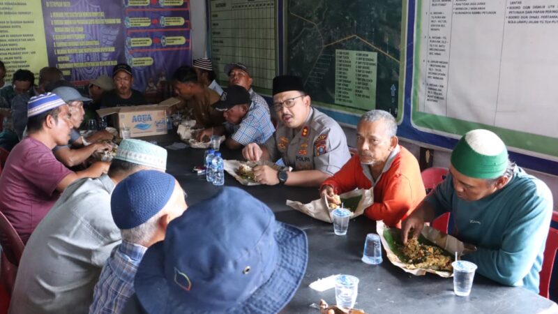 Sambil Makan Bersama, Kapolres Langkat Dengarkan Keluh Kesah Penarik Becak dan Titip Pesan Kamtibmas