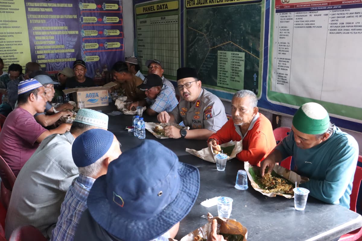 Sambil Makan Bersama, Kapolres Langkat Dengarkan Keluh Kesah Penarik Becak dan Titip Pesan Kamtibmas