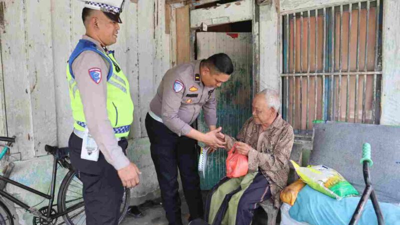 Jumat Berkah Hangat dari Satlantas Polres Batu Bara, Berbagi Rezeki dengan Warga Kurang Mampu di Lima Puluh