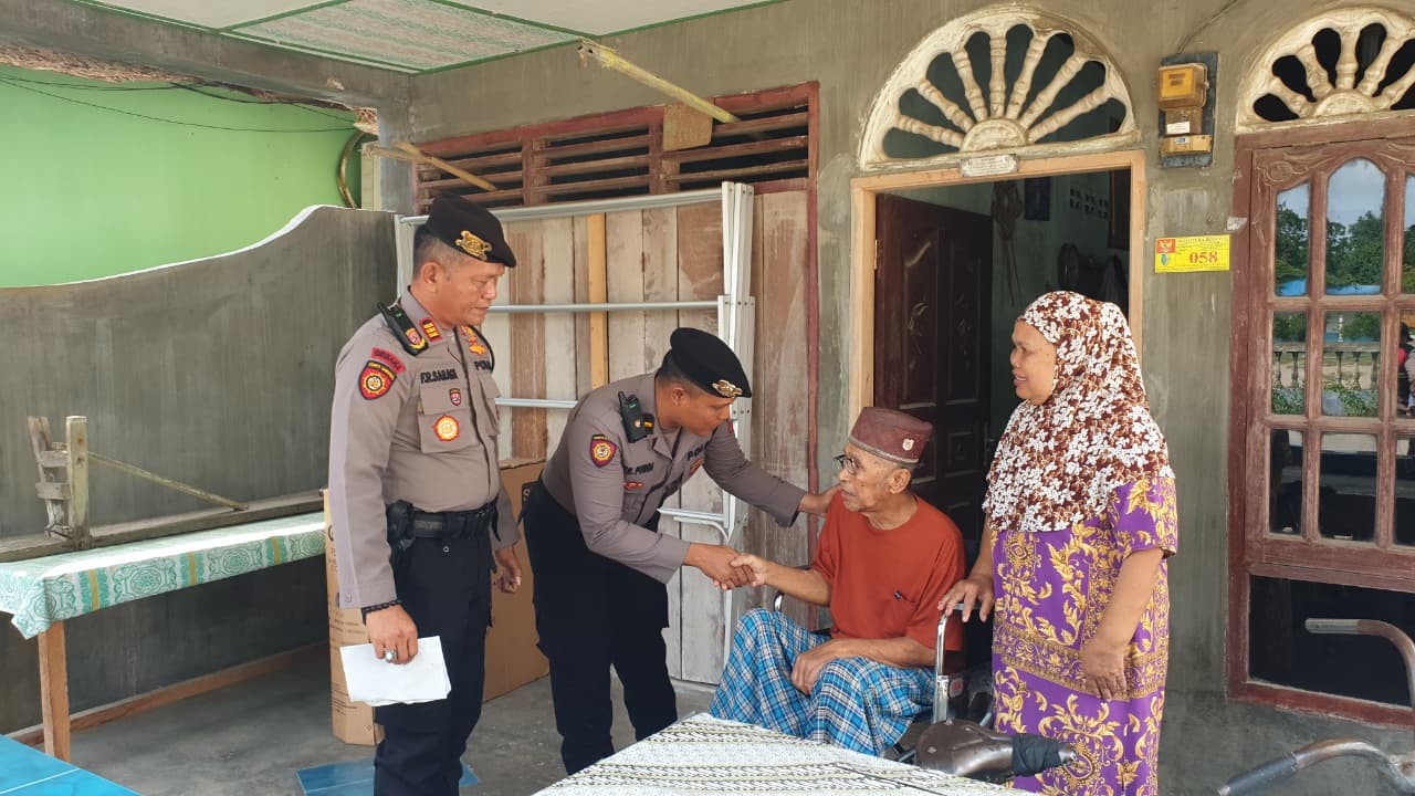 Rayakan HUT ke-80 Brimob: Sat Samapta Polres Batu Bara Hadirkan Senyum Warga Disabilitas dengan Kursi Roda Baru