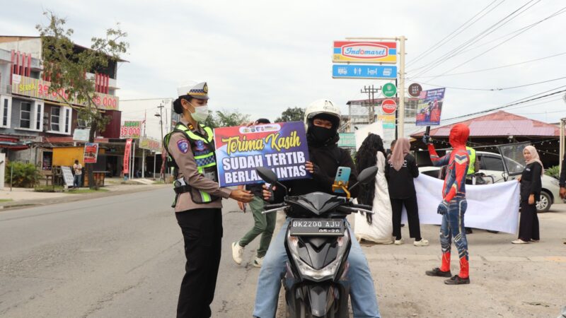 Warnai Ops Zebra Toba 2025 dengan Sedekah, Sat Lantas Polres Sergai Gelar Jumat Berkah untuk Warga