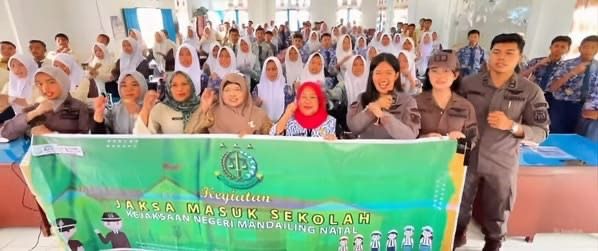 “My Day, My Rights”: Kejari Madina Pastikan Hak Anak Terlindungi Lewat Edukasi Hukum di Sekolah