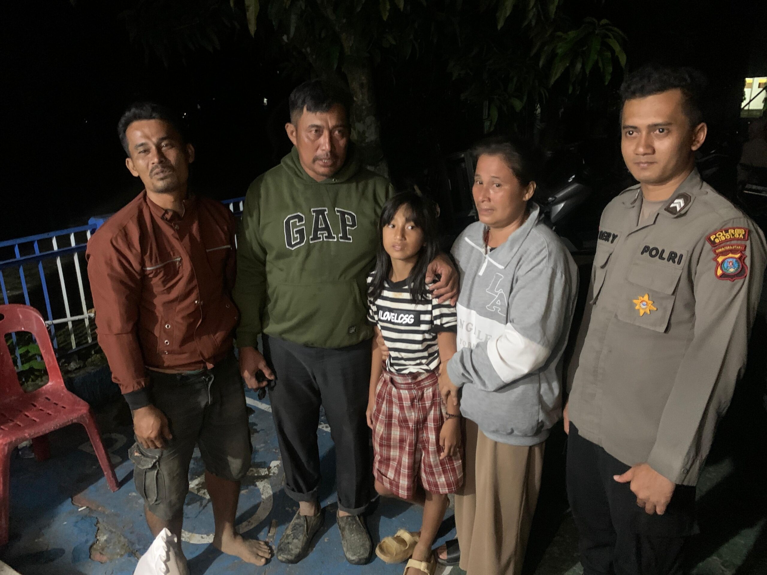 Polsek Sambas Bantu Temukan Anak Perempuan yang Tersesat, Kini Sudah Kembali ke Keluarga