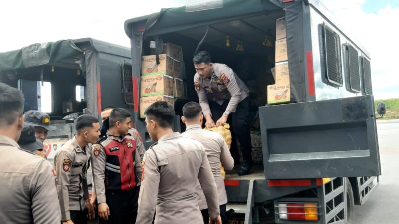 Percepat Penanganan, Kapolda Sumut Pantau Pengiriman Logistik Udara ke Titik Bencana