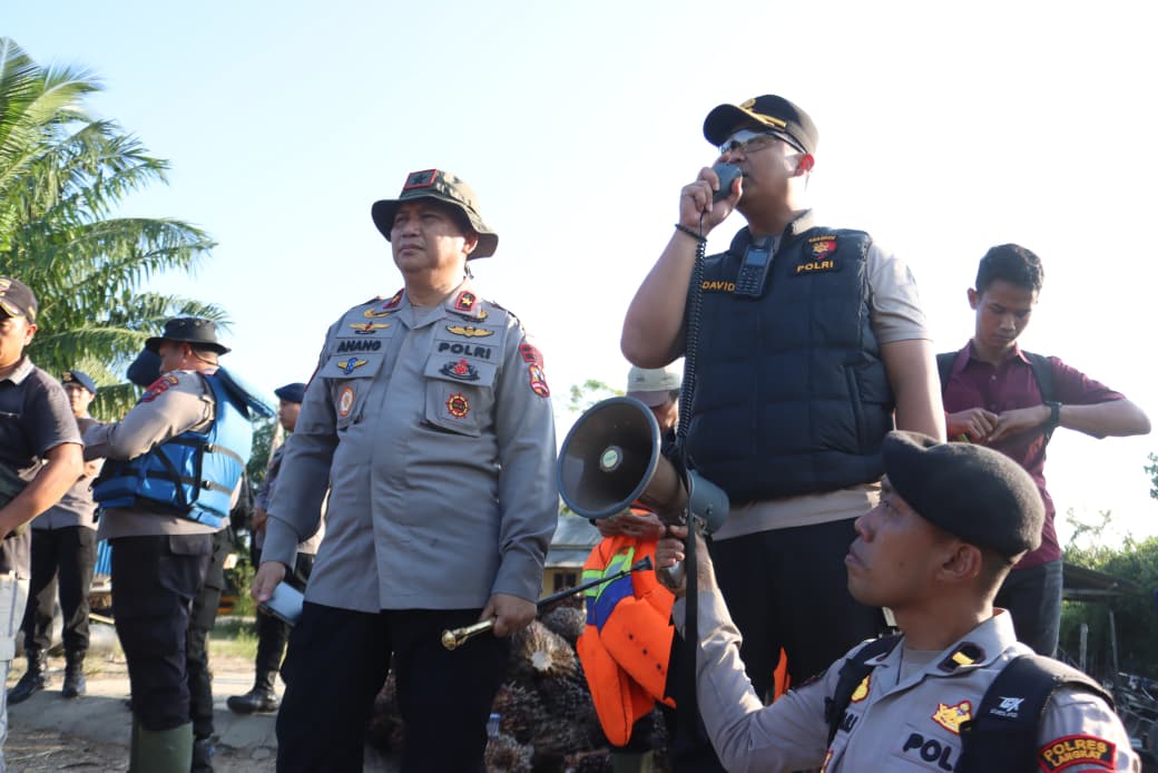 Amanah Jenderal: Polres Langkat Distribusikan Bansos Kapolda Sumut untuk Warga Terdampak Banjir