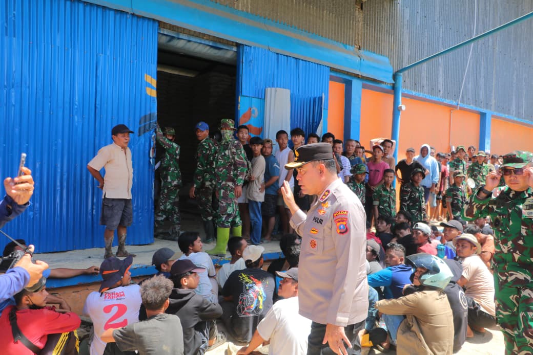 Ribuan Warga Dievakuasi ke Tempat Aman, Polri Pastikan Bantuan Logistik Sampai ke Wilayah Terisolir