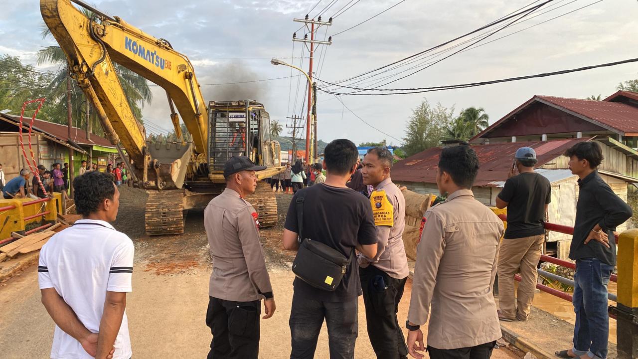 Warga Berterimakasih Akses Antarwilayah Pulih, Brimob Sumut Rampungkan Perbaikan Jembatan Halangan dalam 3 Hari