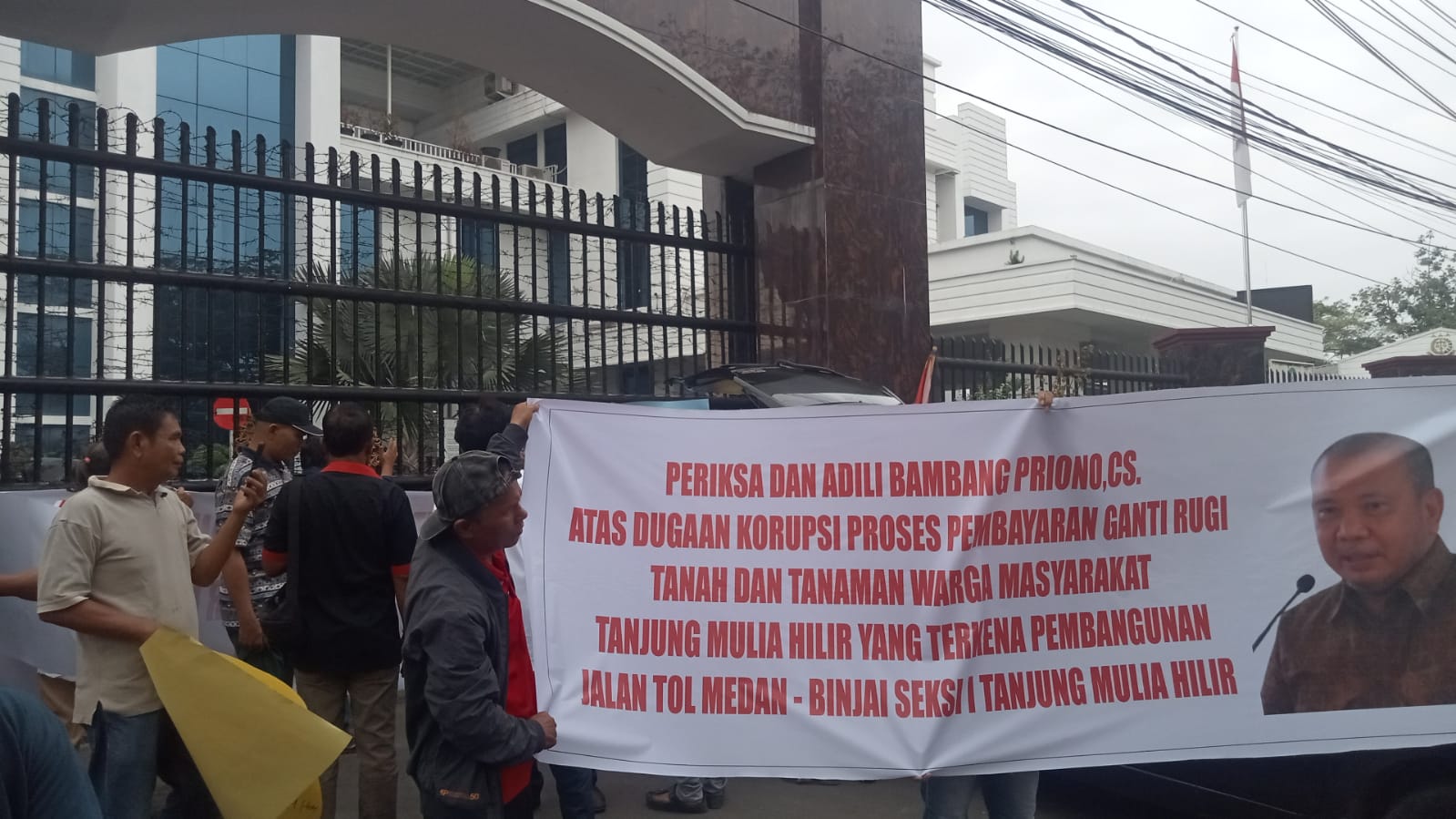 Massa Aliansi Masyarakat Tanjung Mulia Hilir dan Sarbuksi Geruduk Kejati Sumut, Desak Usut Dugaan Korupsi Ganti Rugi Tol Medan–Binjai