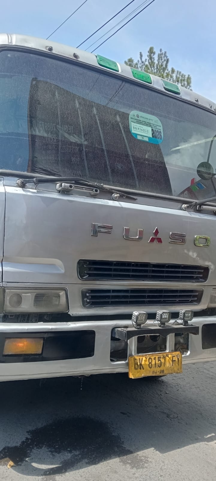 Kebal Hukum Seorang Pria Batak Andre S Sebuah Truck Silver Beroperasi Di SPBU Pekan Labuhan